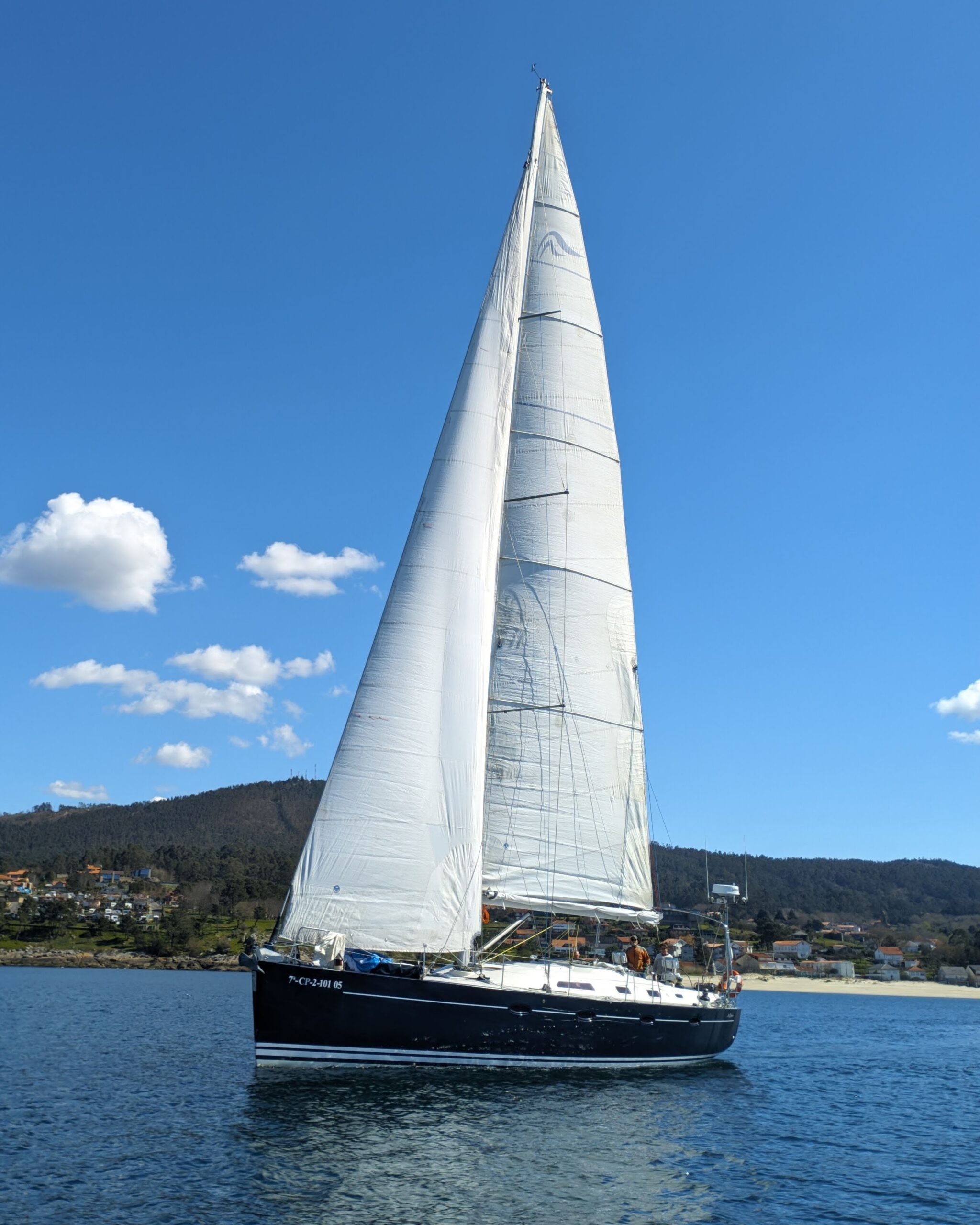 XXII Regata Trofeo Comodoro - Prueba 1. TUSPI II lidera una emocionante jornada en el Real Club Náutico de Portosín